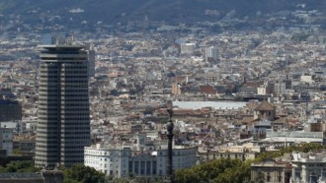 <p>
	Изглед от Барселона.&nbsp;<em>Снимка: Архив Ройтерс</em></p>
