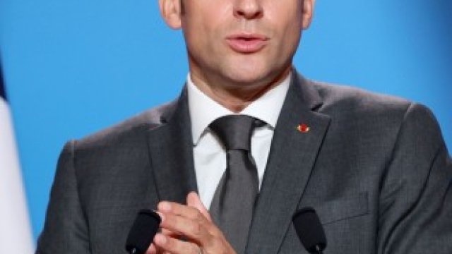 <p>
	Френският президент Еманюел Макрон вероятно ще изчака до последно, преди да обяви официално кандидатурата си.&nbsp;<em>Снимка: Dursun Aydemir/Anadolu/Bloomberg</em></p>
