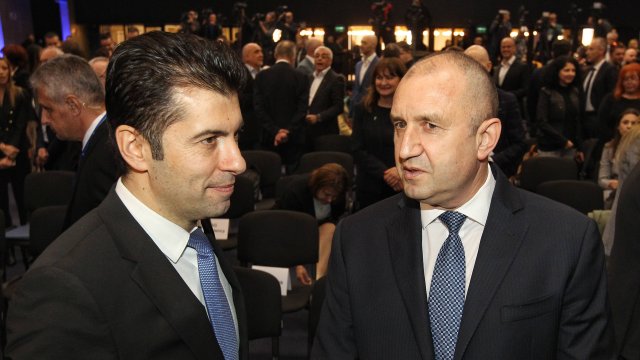 Кирил Петков и Румен Радев. Снимка: Димитър Кьосемарлиев, Investor Media Group