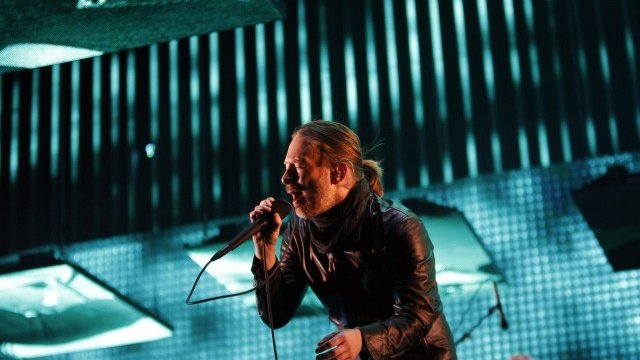<p>
	Том Йорк от Radiohead по време на фестивала Коачела.<em> Снимка: архив Ройтерс</em></p>
