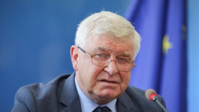 <p>
	Здравният министър Кирил Ананиев.<em> Снимка: Димитър Кьосемарлиев, Investor Media Group</em></p>
