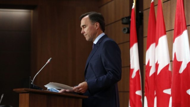 <p>
	Бил Морно бе канадски финансов министър почти 4 години. <em>Снимка: David Kawai/Bloomberg</em></p>
