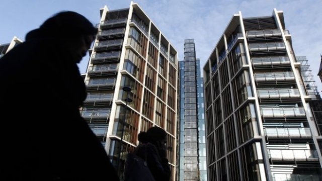 <p>
	Проектът The One в Лондон, който по принцип е продаден, но повечето апартаменти не се обитават от собствениците им. <em>Снимка: Архив Ройтерс</em></p>
