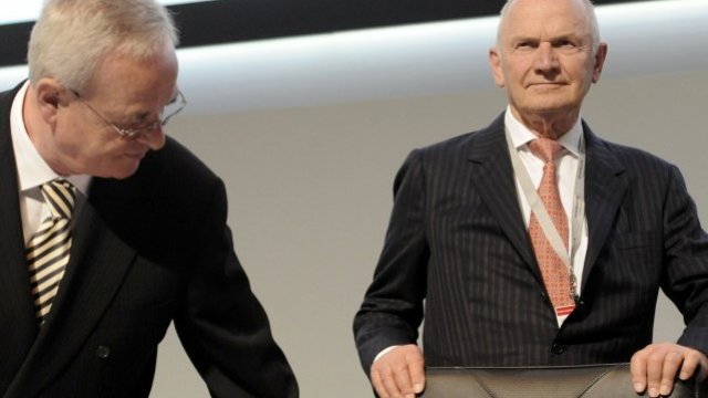 <p>
	Мястото на Пиех (вдясно) най-вероятно ще бъде заето от Винтеркорн.<em> Снимка: Ройтерс</em></p>
