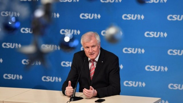 <p>
	<em>Хорст Зеехофер. Снимка: Архив Ройтерс</em></p>
