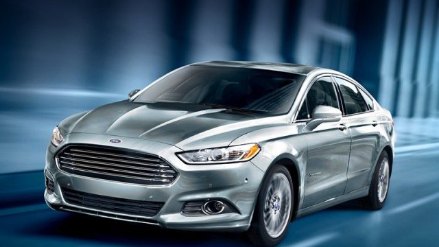 <p>
	В момента Ford предлага хибриден Fusion на пазара в САЩ, като само през последната година неговите продажби са нараснали с 24,3%. <em>&nbsp;</em><em>Снимка: Ford</em></p>
