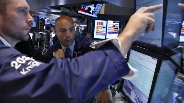 <p>
	Нервността отново завладя Wall Street. <em>Снимка: Ройтерс</em></p>
