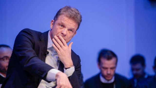 <p>
	Кристиан Зевинг<em> Снимка:&nbsp;Jason Alden/Bloomberg</em></p>
