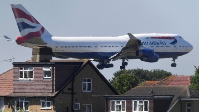 <p>
	<br />
	Boeing 747 на британската авиокомпания British Airways се подготвя за кацане на летище Хийтроу в Лондон, Великобритания, 25 юни 2018. <em>Снимка: Ройтерс</em></p>
