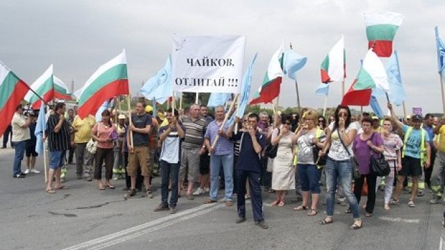 <p>
	Пореден ден на протести на шуменските работници от &bdquo;Автомагистрали &ndash; Черно море&rdquo; АД. <em>Снимка: БТА</em></p>
