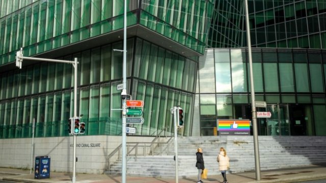 <p>
	<em>Европейската централа на Facebook в Дъблин. Снимка:&nbsp;Patrick Bolger/Bloomberg</em></p>
