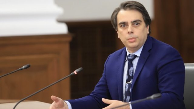 <p>
	Асен Василев. <em>Снимка: БГНЕС</em></p>
