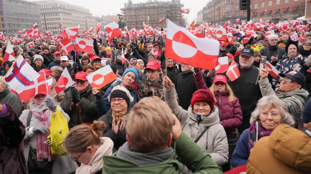 Протестиращи в Копенхаген, 17 януари 2026 г. Снимка: БГНЕС/EPA/Emil Helms