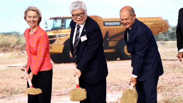 Първа копка на завода в Дрезден. Снимка: Bloomberg