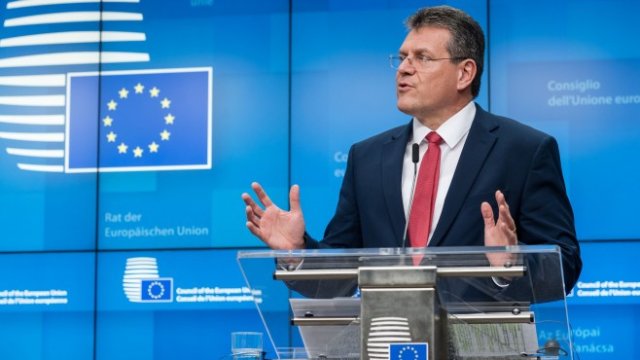 <p>
	Марош Шефчович.&nbsp;<em>Снимка: Geert Vanden Wijngaert/Bloomberg</em></p>
