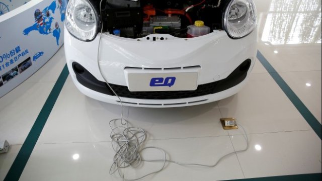 <p>
	Daimler планира да пусне 10 нови електромобила със своята марка EQ до 2022 г. <em>Снимка: архив Ройтерс</em></p>
