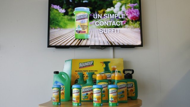<p>
	Roundup &ndash; най-популярният хербицид на Monsanto. <em>Снимка: Ройтерс</em></p>
