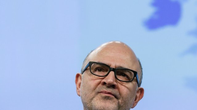 <p>
	Еврокомисарят за икономическите и финансовите въпроси Пиер Московиси. <em>Снимка: Ройтерс</em></p>
