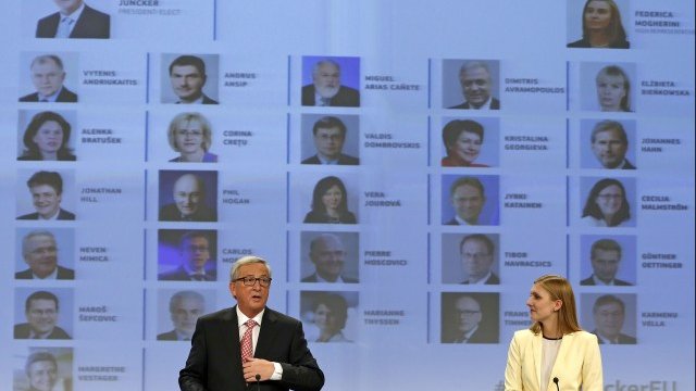 <p>
	Юнкер при представянето на кандидатите за комисари. В екипа му на по-късен етап се наложиха промени. <em>Снимка: Ройтерс</em></p>
