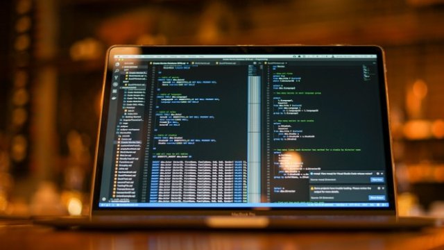 <p>
	<em><span>Снимка: <a href="https://unsplash.com/@jstrippa?utm_source=unsplash&amp;utm_medium=referral&amp;utm_content=creditCopyText">James Harrison</a> on <a href="https://unsplash.com/s/photos/hacker?utm_source=unsplash&amp;utm_medium=referral&amp;utm_content=creditCopyText">Unsplash</a></span></em></p>
