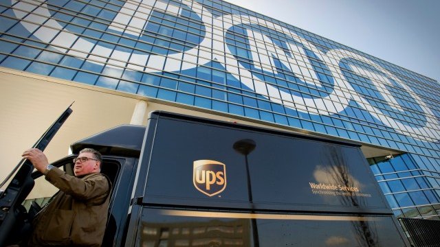 <p>
	TNT Express очевидно няма да стане част от UPS. <em>Снимка: Ройтерс</em></p>
