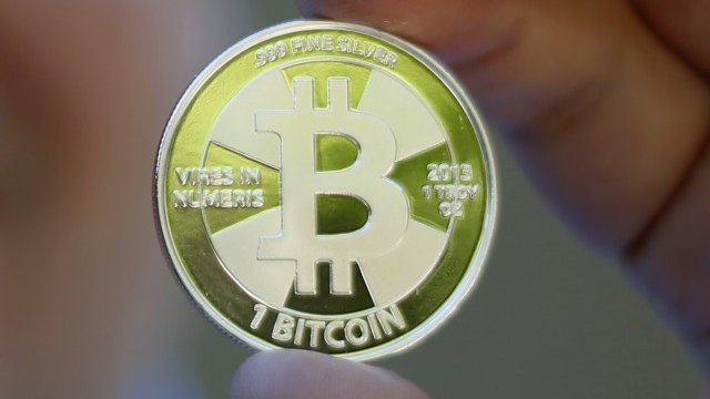 <p>
	Икономистът от Йейлския университет Робърт Шилер наскоро обясни, че цените на акциите са високи, но не са достигнали най-тревожните нива. <em>Снимка: архив Ройтерс</em></p>
