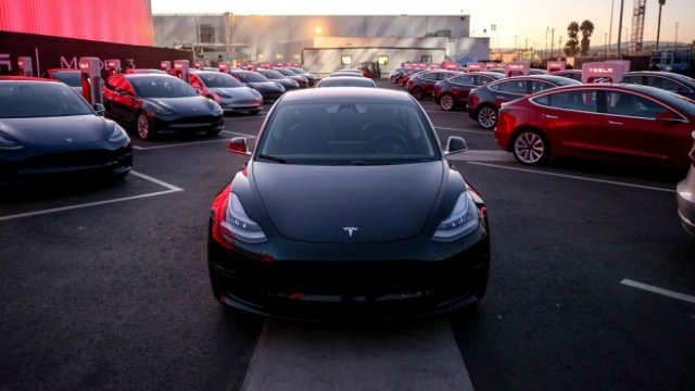 <p>
	Tesla Model 3. <em>Снимка: Архив Ройтерс</em></p>
