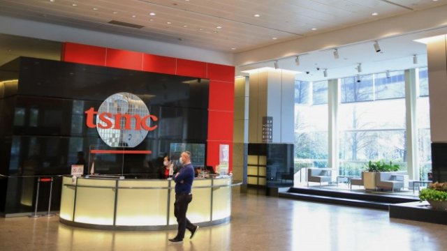 Акциите на TSMC и Samsung натежаха на Taiex и Kospi