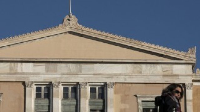 <p>
	Южната ни съседка е само на две степени под инвестиционния рейтинг.&nbsp;<em>Снимка: Йоргос Карахалис/Bloomberg</em></p>
