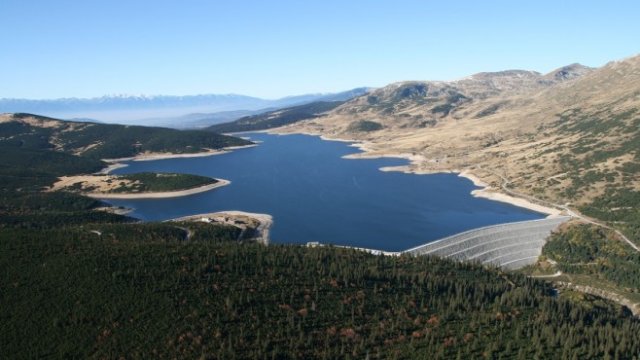 <p>
	Правителството поиска от Столична община да подава вода на Перник, като за целта ще бъде изградено байпасово съоръжение от яз. Белмекен &ndash; Мало Бучино към Перник. <em>Снимка: БГНЕС</em></p>
<p>
	&nbsp;</p>
