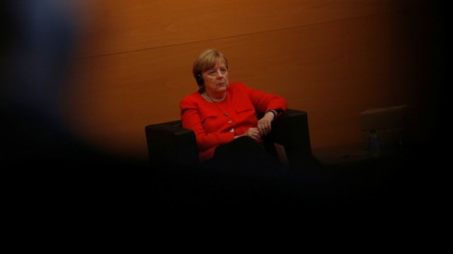 <p>
	Ангела Меркел по време на гражданския диалог в Португалия <em>Снимка: Ройтерс</em></p>
