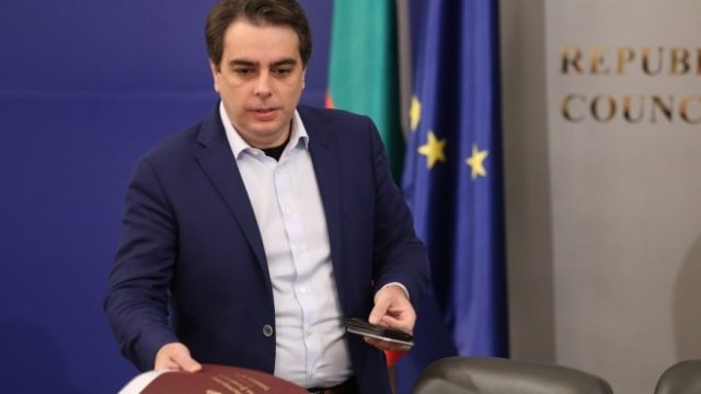 <p>
	Асен Василев <em>Снимка: БГНЕС</em></p>
