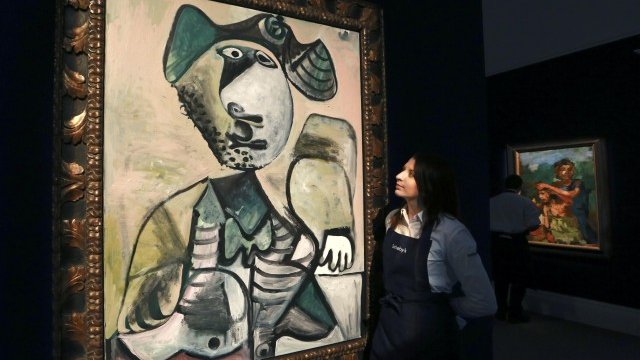 <p>
	Творбите на Пикасо винаги се радват на голям интерес сред колекционерите.<em> Снимка: Ройтерс</em></p>

