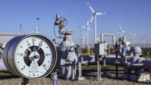  Манометър показва налягането в мрежата за природен газ в подземното газохранилище VNG AG. Снимка: Jan Woitas/dpa