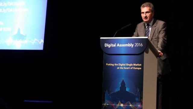 <p>
	Гюнтер Йотингер. Снимка: <em>ЕК</em></p>
