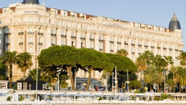 <p>
	InterContinental Carlton Cannes. <em>Снимка: katarahospitality.com</em></p>
