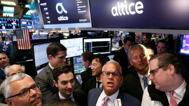 <p>
	В очакване на търговията с акциите на&nbsp;Altice. <em>Снимка: Ройтерс</em></p>
