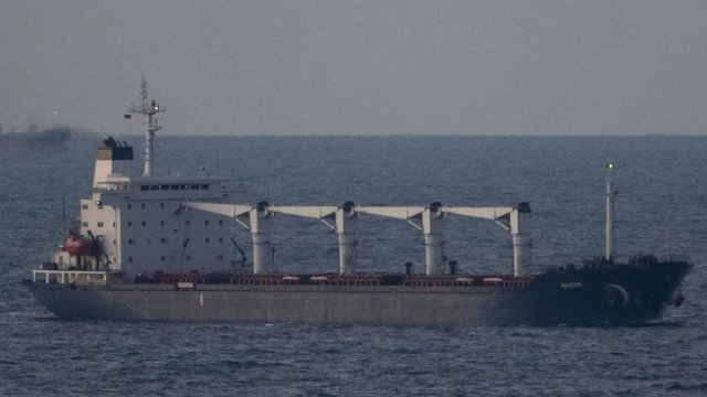 <p>
	&nbsp;Корабът&nbsp;Razoni. <em>Снимка:&nbsp;EPA/ERDEM SAHIN</em></p>
