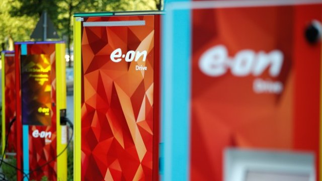 <p>
	Зарядна станция в германския град Есен. Снимка: Ройтерс</p>
