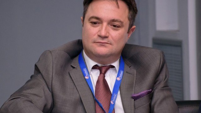 <p>
	Антон Панайотов: Не се влюбвайте в акция! <em>Снимка: Investor.bg</em></p>
