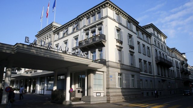 <p>
	Луксозният хотел в Цюрих. <em>Снимка: Ройтерс</em></p>
