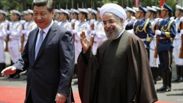<p>
	Си Дзинпин и Хасан Рухани. <em>Снимка: Ройтерс</em></p>
