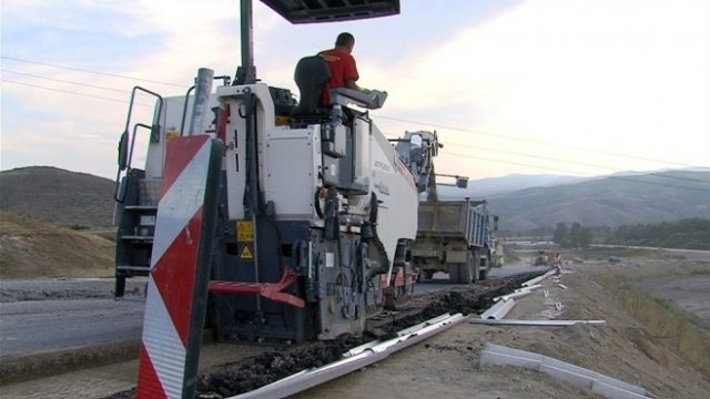 <p>
	Строителството на магистрала &quot;Струма&quot;. <em>Снимка: АПИ</em></p>
