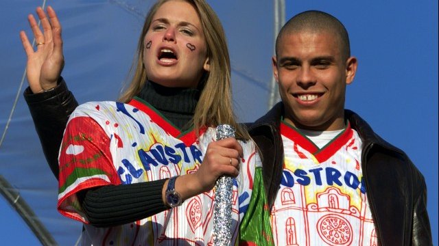 <p style="margin-bottom: 0cm">
	Слабостта на Роналдо към красивите жени е пословична. <em>Снимка: Ройтерс</em></p>
