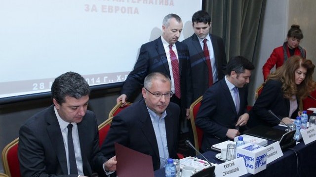 <p>
	Кръгла маса на тема &quot;Социалната алтернатива за Европа&quot; откри министърът на икономиката Драгомир Стойнев. <em>Снимка: БТА</em></p>
