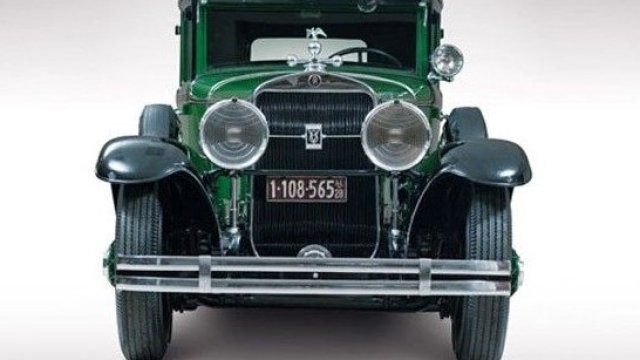 <p>
	&nbsp;</p>
<div id="selectedPhoto">
	<p id="aeaoofnhgocdbnbeljkmbjdmhbcokfdb-mousedown">
		Cadillac V8 Town Sedan - Бронираната кола на Ал Капоне<em>. Снимка: RM Auctions</em></p>
</div>
