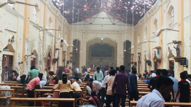 <p>
	Църквата &quot;Сан Себастиан&quot; в Негомбо след атентата. <em>Снимка:&nbsp;Facebook</em></p>
