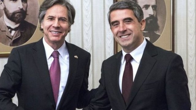 <p>
	Росен Плевнелиев на среща със заместник-държавния секретар на САЩ Антъни Блинкен (вляво). <em>Снимка: Администрабия на президента</em></p>
