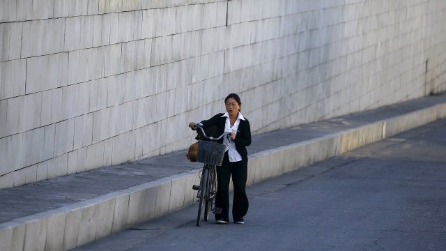 <p>
	Централен Пхенян, 2015 г. <em>Снимка: архив Ройтерс</em></p>
