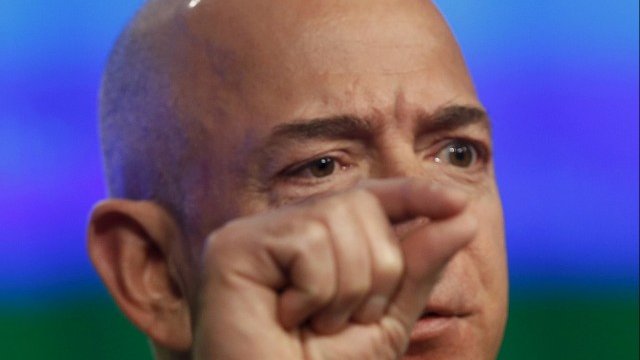 <p>
	Oснователят на американския технологичен концерн Amazon.com Inc. Джеф Безос. <em>Снимка: Архив Ройтерс</em></p>
